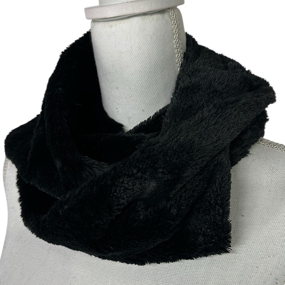 CEJON / Black Faux Fur Infinity Scarf - Picture 6 of 7